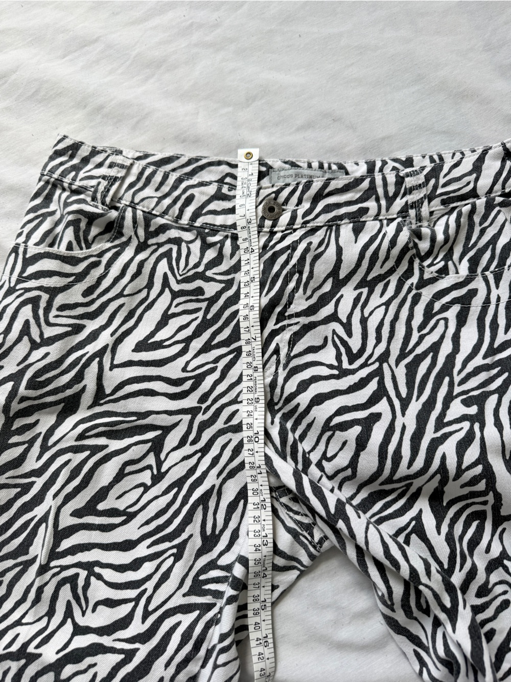Chico's Black White zebra Print wide leg cropped denim jeans size 2 ( 12/14) - Picture 5 of 6